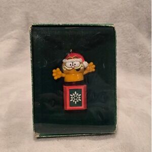 Garfield Cat in the Box Christmas Ornament Enesco 56189 Vintage 1978‎